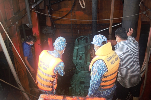 Bộ tư lệnh Vùng Cảnh sát biển 4 cứu tàu cá gặp nạn tại khu vực biển Tây Nam